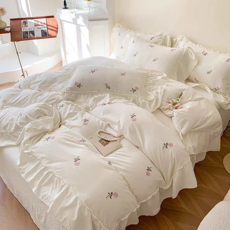 Housse De Couette Blanche Brodée De Roses côté