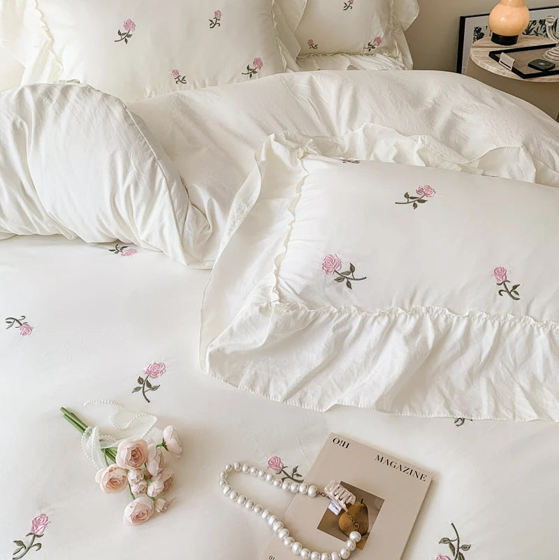 Housse De Couette Blanche Brodée De Roses face