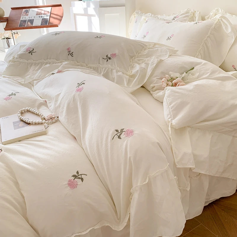 Housse De Couette Blanche Brodée De Roses zoom