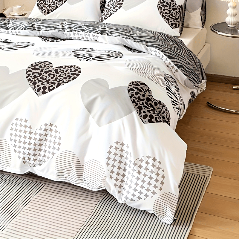 angle housse coeur leopard en gros plan